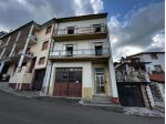 Nello caratteristico 
comune di Castell'Azzara sorto  vendiamo un terratett &hellip;