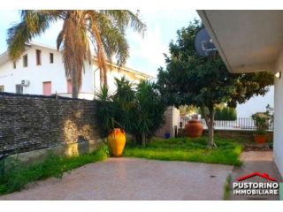 Condofuri Marina - Villa arredata su 2 livelli con giardino