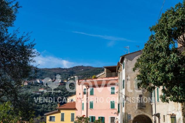 Appartamento di 80 m² con 4 locali in vendita a Dolcedo