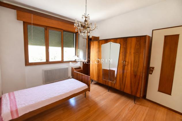 CASA INDIPENDENTE di 9 vani e di 209 mq (MONTEBELLUNA) rif. PE16 - Foto 14