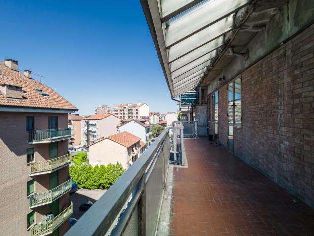 Pentalocale in vendita a Torino