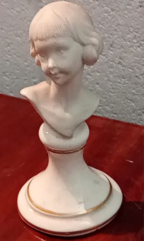 RARA e ANTICA BAMBINA IN PORCELLANA BISCUIT e CERAMICA DIPINTA e DORATA