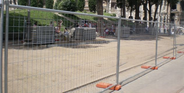 Pannelli metallici e basi per recinzione mobile - Foto 2