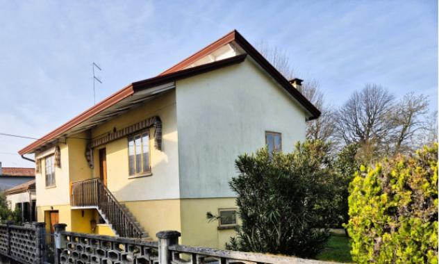 Villa di 120 m² con 3 locali e box auto in vendita a Mirano