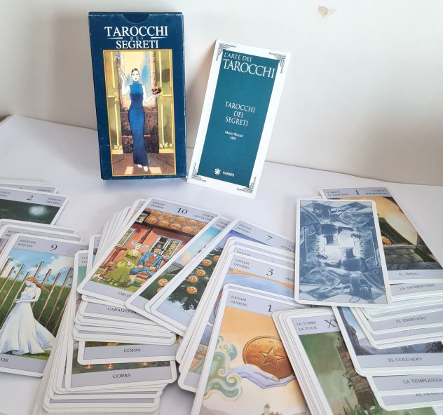 Tarocchi dei Segreti , un mazzo carte divinatorie ,con pieghevole storico