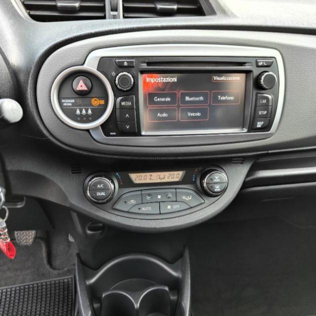TOYOTA Yaris 1.3 Lounge rif. 23815815 - Foto 8