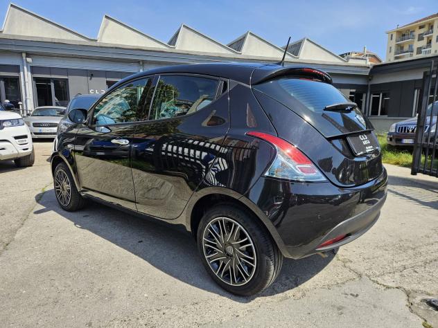 Lancia Ypsilon 1.0 FireFly 70cv Hybrid - Foto 6