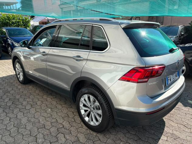 Volkswagen Tiguan 2.0 TDI SCR DSG 4MOTION Business BMT - Foto 6