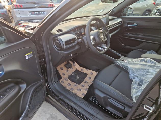 Jeep Avenger e-Hybrid 1.2 MHEV e-Hybrid Turbo Black Edition - Foto 8