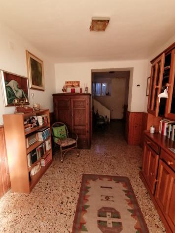 Nel paese storico di Selvena; dove si trovano negozi di prima necessita una banca e la posta; a 20 KM dal Monte Amiata, 8 Km da Castell'Azzara, 23 dal - Foto 5