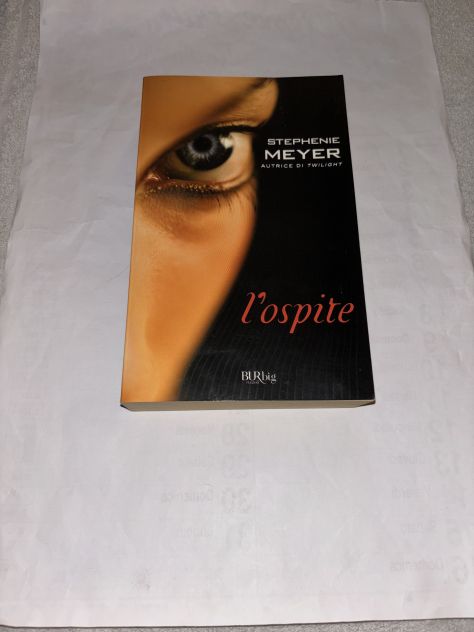 LIBRO ROMANZO FANTASCIENZA IN OTTIME CONDIZIONI:”L’OSPITE”(THE HOST)1’STAMPA S.