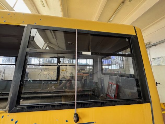 VETRI LATERALI APRIBILI IVECO HAPPY - Foto 3