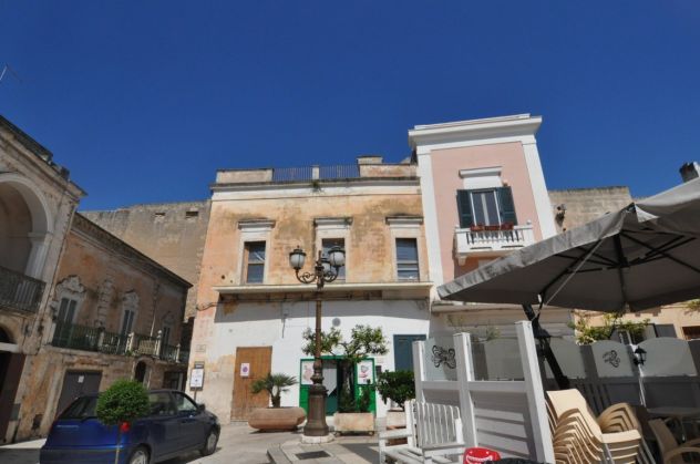 STABILE INDIPENDENTE PIAZZA REGINA MARGHERITA GROTTAGLIE