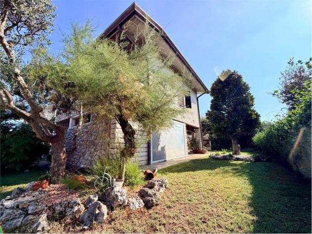 V005519 - VILLA SINGOLA CON AMPIO GIARDINO PRIVATO - Foto 2