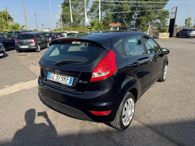 Ford Fiesta 1.4 BENZ 97CV AUTOMATICA 5P 2010 - Foto 3
