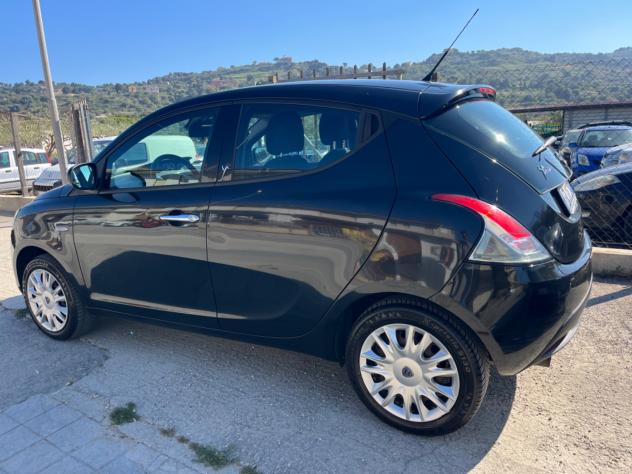 Lancia Ypsilon 1.2 69 CV 5 porte S&S Silver - Foto 5