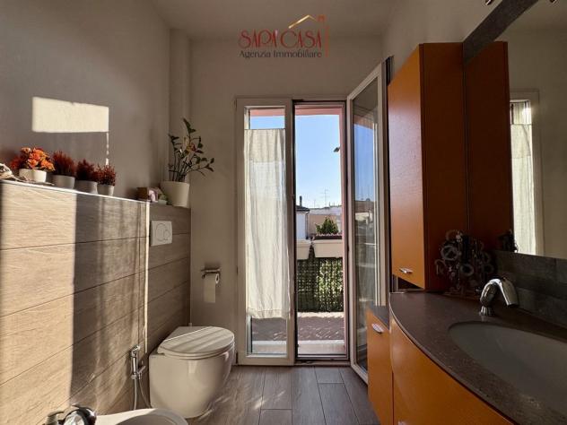 Casa bifamiliare con ampi servizi e corte esclusiva - Foto 13