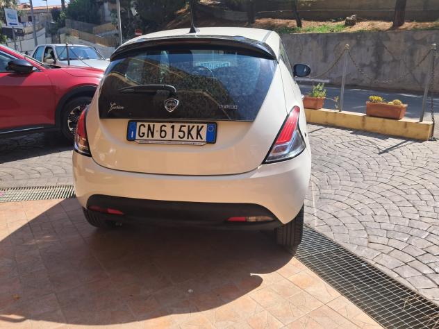 Lancia Ypsilon 1.0 FireFly 5 porte S&S Hybrid Silver - Foto 6