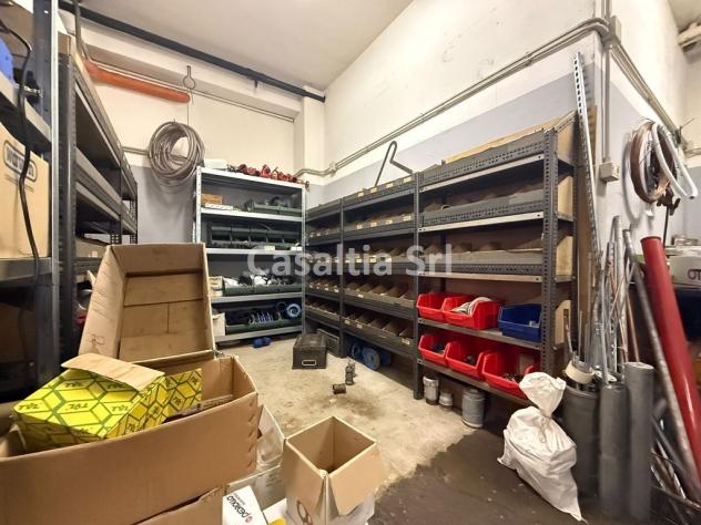 Spazio C3 con accesso furgoni, soppalco e ufficio - Foto 9