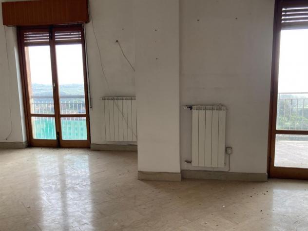 Appartamento di grande respiro,sei vani con vista mare e templi,gli altri vani molto luminosi e soleggiati. Tripla esposizione,posto auto,zona con fac - Foto 9