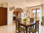 Appartamento luminoso con 3 camere, terrazzo, garage e cantina
