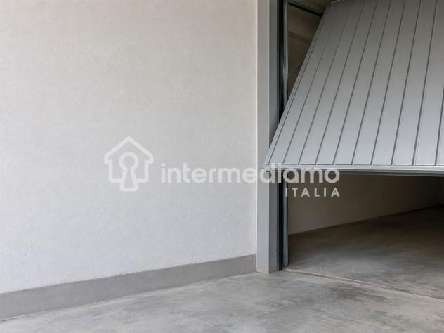 GARAGE IN AFFITTO - VIA CAPITELLI