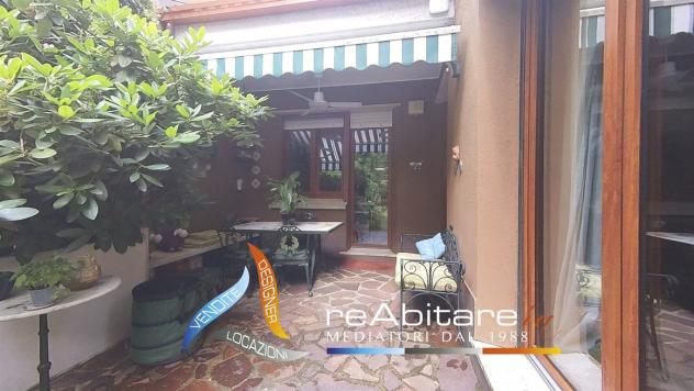 Villa Luminosa nel Verde: Privacy, Comfort e Spazi per la Famiglia - Foto 3