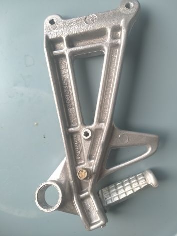 Pedaline passeggero Triumph RS/ST 955 DAL 2000 AL 2004 - Foto 2