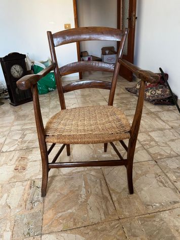 Antica sedia rustica