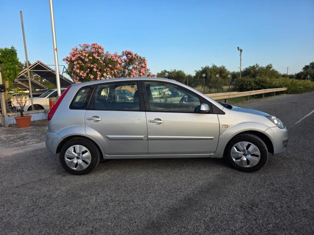 Ford Fiesta 1.2 16V 5p. Titanium - Foto 4