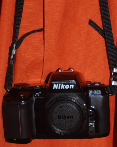Nikon F-601 AF + Flash Nikon SB-22 – Solo Corpo, Vendo a Intenditore