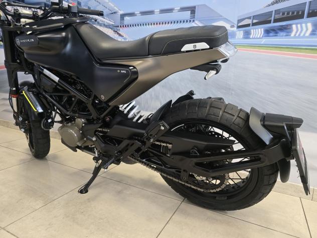 Husqvarna Svartpilen 125 09/2023 - Km 14300 - Foto 6