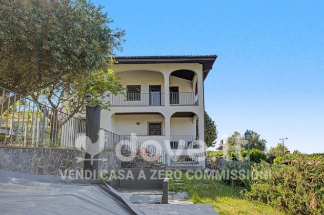 Villa di 210 m² con più di 5 locali e box auto in vendita a Ciampino - Foto 2