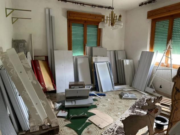 Immobile in asta di 335 m² con più di 5 locali e box auto doppio in vendita a Fermignano - Foto 6
