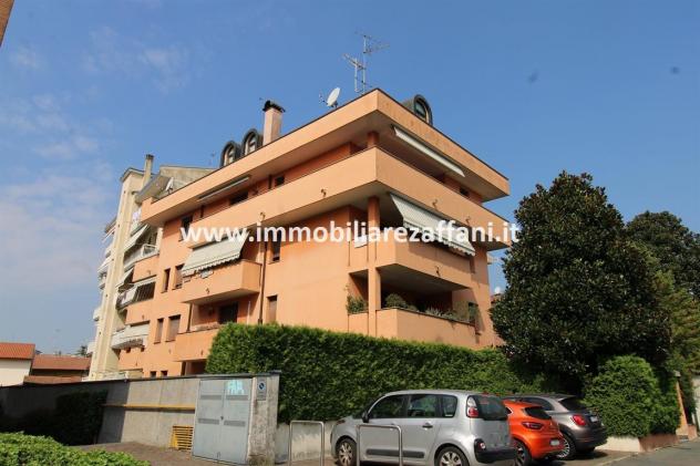 AMPIO APPARTAMENTO CON DUE TERRAZZI E BOX DOPPIO - Foto 3