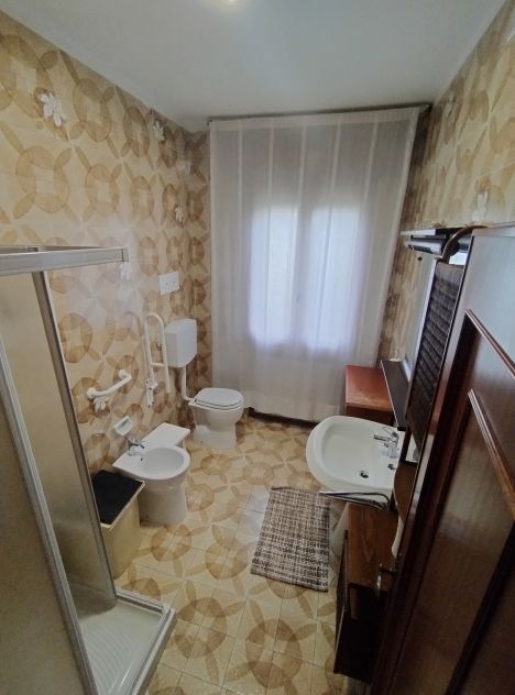 disponibili stanze singole in zona crocifisso/guizza - Foto 10
