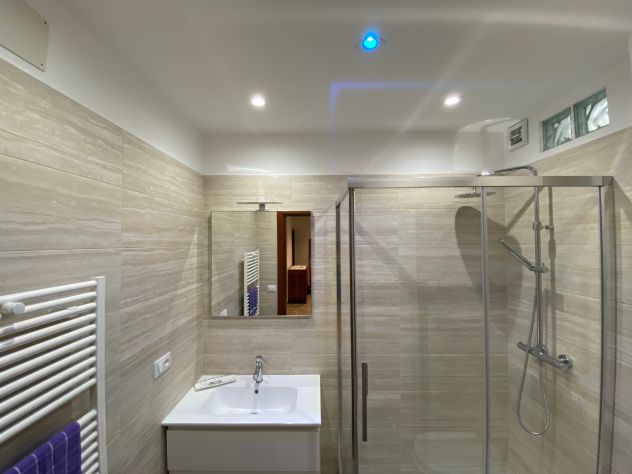 Camera con bagno privato per studentesse – Udine centro - Foto 4