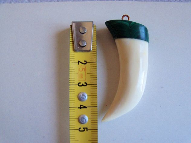 N. 2 Ciondoli: Cameo in vetro - dente vero. - Foto 3