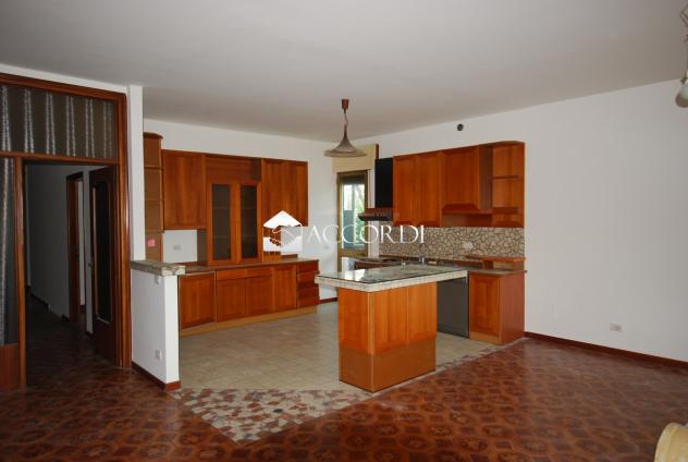 CASA INDIPENDENTE di 8 vani e di 370 mq (SUSEGANA) rif. RB122 - Foto 3