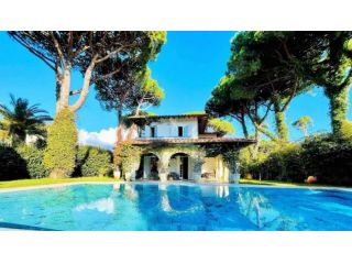 Villa in affitto a Roma Imperiale - Forte dei Marmi 300 mq  Rif: 1242793