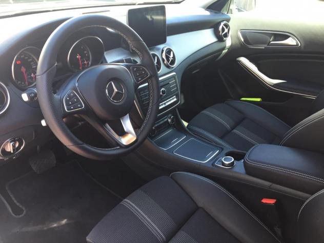 Mercedes-Benz GLA 200 SPORT KM E TAGLIANDI CERTIFICATI MERCEDES-BENZ - Foto 8
