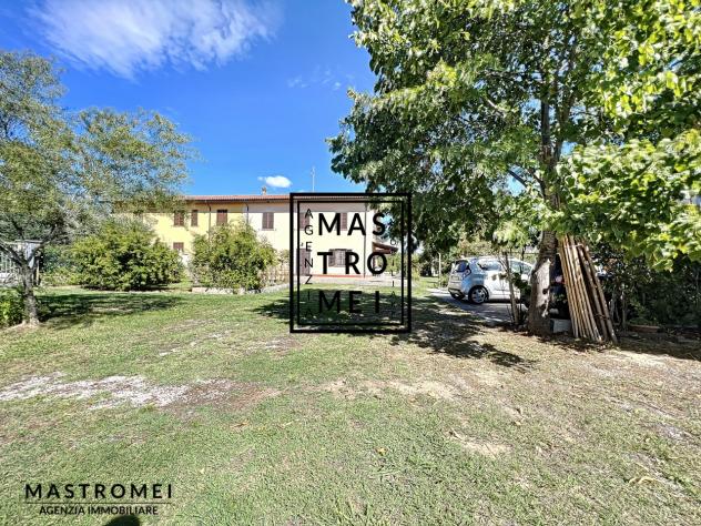 CASA INDIPENDENTE di 9 vani e di 300 mq (ALTOPASCIO) rif. 3404 - Foto 2