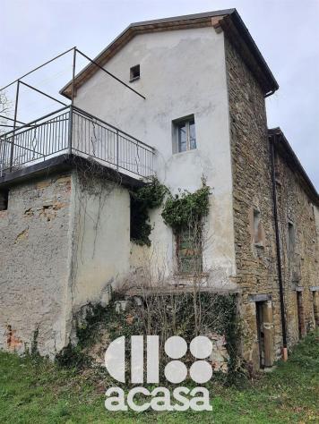 CASALE SEMI RISTRUTTURATO CON TERRENI - Foto 9