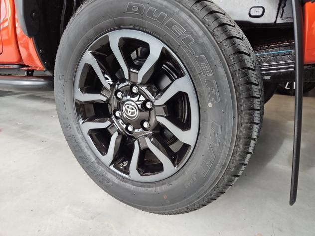 Toyota Hilux 2.8 D-4D 48V A/T 4WD DC Invincible - Foto 8