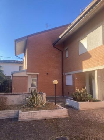 Splendida villa a schiera su tre livelli in zona ospedale - Foto 2
