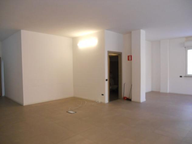 Immobile di 92 m² con 1 locale in affitto a Pero - Foto 6