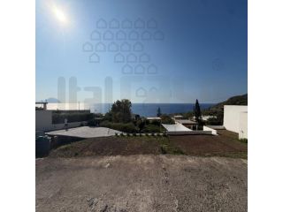 VILLA di 3 vani e di 120 mq (MALFA) rif. 3LSA18284