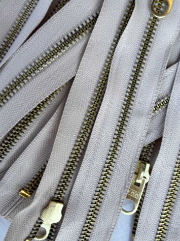 X81 Cerniere Lampo Zip metallo YKK da cm 20 col. Avorio – Pz. 20 - Foto 3