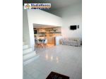 StudioMusco vende a Capri, su via Marina Grande, appartamento su due livelli.