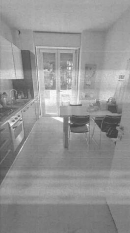 ASTA Occasione: Gallarate alla Via Carlo Noè appartamento, cantina e box - Foto 5